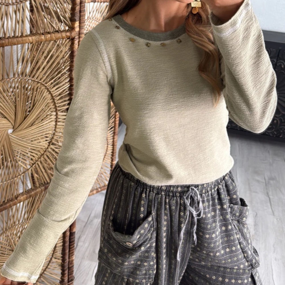 NWT POL Clothing Contrast Stitch Leaf Studded Long Sleeve Top Olive - Picture 12 of 12